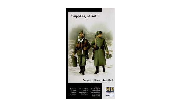 German soldiers in winter coat's 1944/1945 (Supplies at last)